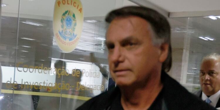 Bolsonaro indica Tarcísio, senadores e militares como testemunhas no STF