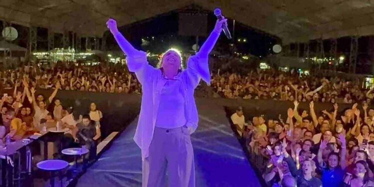 Aline Barros celebra show na abertura do Carnaval: “não posso me calar”