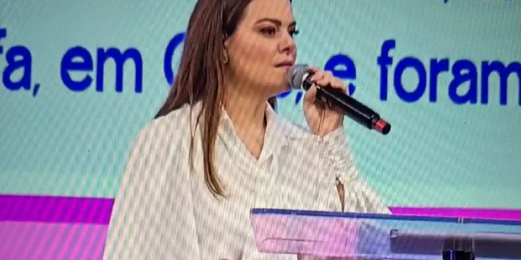 Ana Paula Valadão bloqueia seguidor por pedir ajuda e manda ele procurar a Lagoinha: “Eles têm muito dinheiro”