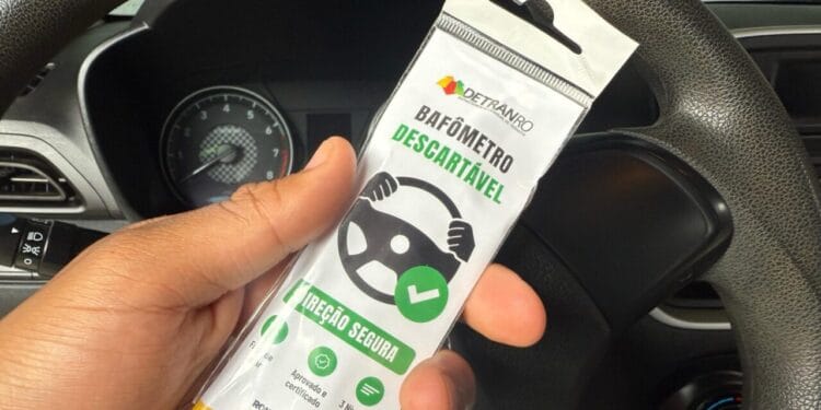 Bafômetros descartáveis distribuídos pelo Detran-RO alertam sobre a importância de não misturar álcool e direção