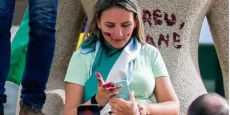 STF suspende julgamento de evangélica que pichou estátua da Justiça