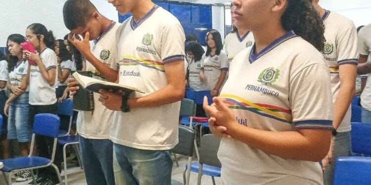 Ministério Público decide não interferir nos intervalos bíblicos nas escolas de PE