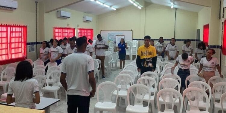 Evangélicos são ameaçados e proibidos de fazer ‘intervalo bíblico’