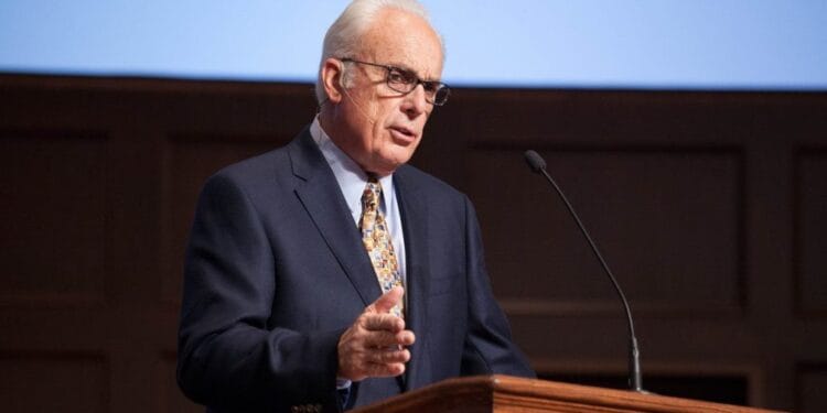 MacArthur grava vídeo em tom de despedida para Conferência