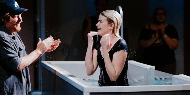 Ataque de pânico levou filha de Charlie Sheen à conversão