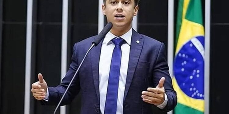 Nikolas Ferreira se encontra com ex-líder de Dilma Rousseff