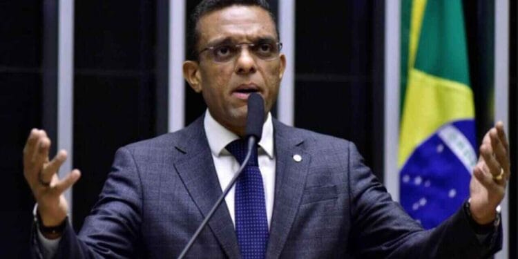 Otoni de Paula apoia anistia do 8 de janeiro e chama seguidores para campanha de oração