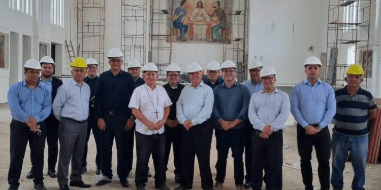 Pela ‘cultura religiosa’, pastor faz doação para Igreja Católica