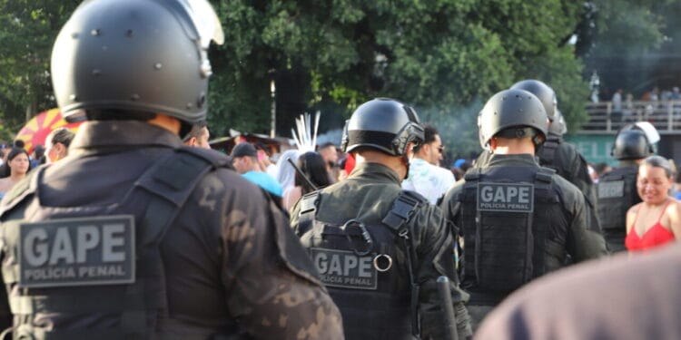 Governo de RO intensifica ações de segurança em bloco carnavalesco na zona Sul de Porto Velho, com operação de patrulhamento da Polícia Penal