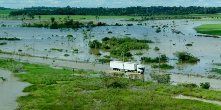 Bombeiros – Em sobrevoo nas áreas atingidas pelas enchentes, governo de RO avalia situação para coordenar ações de resposta imediata – Governo do Estado de Rondônia
