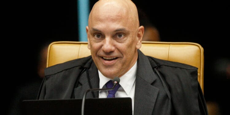 Moraes vota para condenar cabeleireira; Pastor compara a Acabe