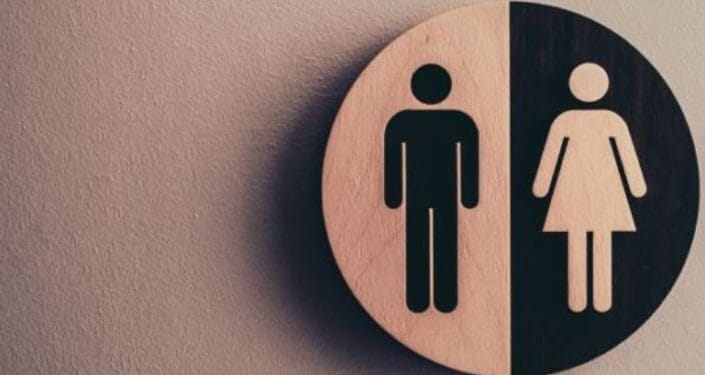 Brasileiros reprovam mulheres trans em banheiros femininos