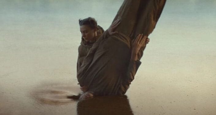 KFC zomba do batismo nas águas em anúncio e clientes reprovam