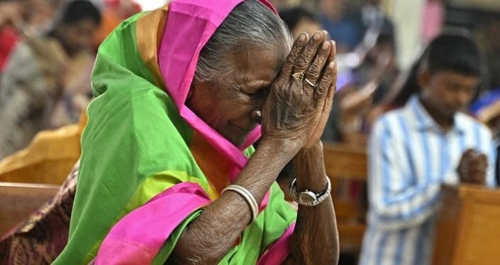 Casal cristão condenado à prisão por evangelismo é libertado