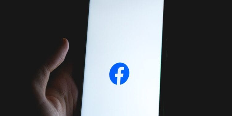 Cristão preso após ser incluído sem saber a grupos do Facebook