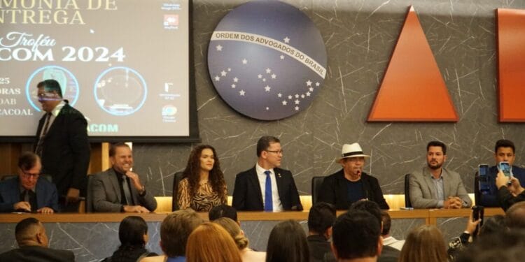 Comunicação – Governo de RO é homenageado com Troféu Fenacom 2024 por ações de desenvolvimento – Governo do Estado de Rondônia