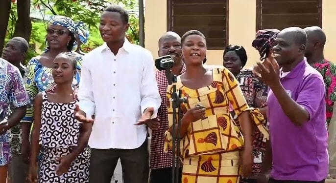 Aldeia se entrega a Jesus após ouvir a Bíblia no próprio idioma