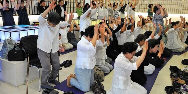 Japão dissolve igreja do reverendo Moon após polêmica com crime