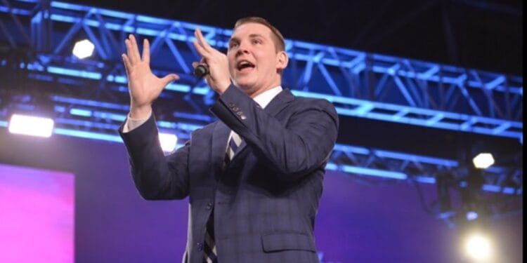 Pastor que criticou prática homossexual é indiciado por homofobia