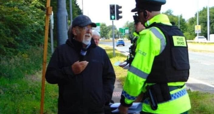 Pastor é processado por pregar sobre João 3.16 nas ruas