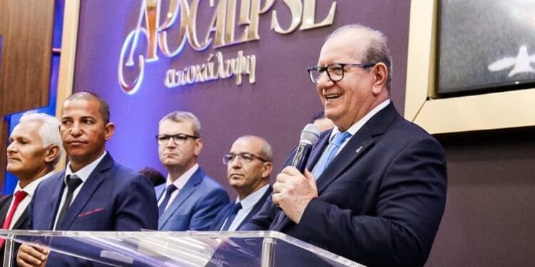 Pastor Dejair hostiliza mulher que negou apelo: ‘Veio caçar o que?’