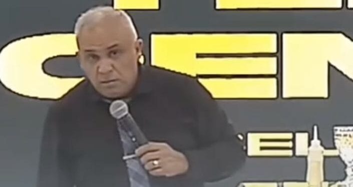 Pastor revela traição no casamento com amante presente no culto