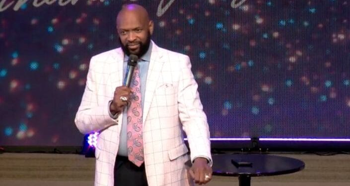 Pastor famoso é assassinado por mulher em briga de bar