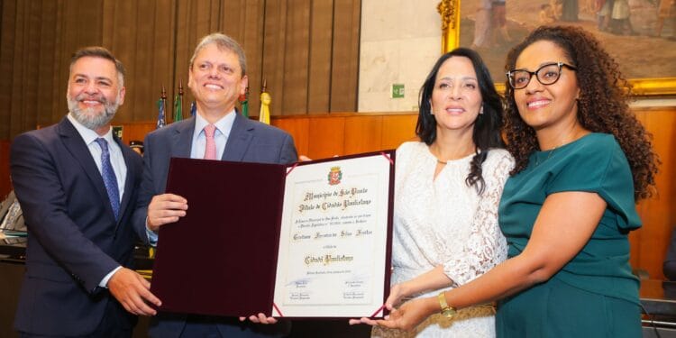 Vereadora evangélica lidera homenagem a Cristiane Freitas