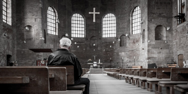 Declínio? “Não religiosos” superam cristãos católicos e evangélicos