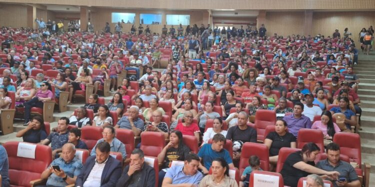 Governo de RO e Prefeitura de Porto Velho promovem cidadania com entrega de mais de mil títulos de propriedade a famílias de baixa renda