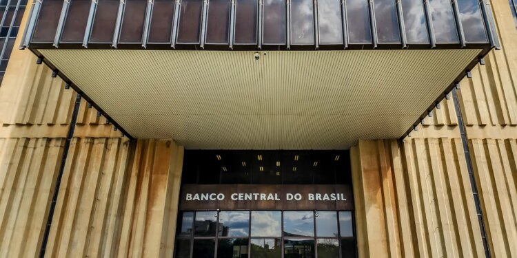 Contas externas têm saldo negativo de US$ 2,2 bilhões em março