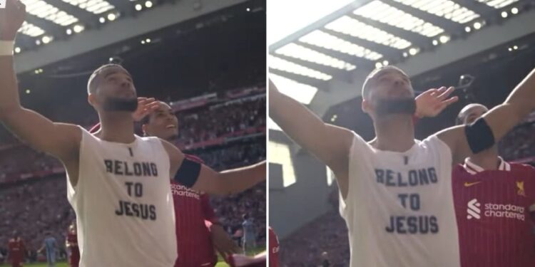 “Pertenço a Jesus”: Jogador do Liverpool imita comemoração de Kaká ao vencer campeonato