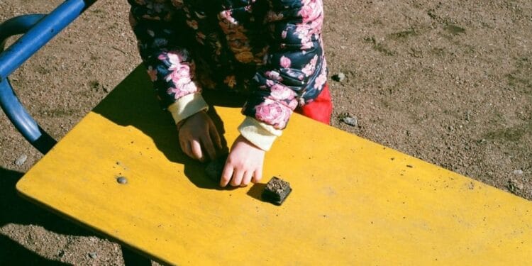 Criança é expulsa de creche no Reino Unido após ser acusada de “homofobia”