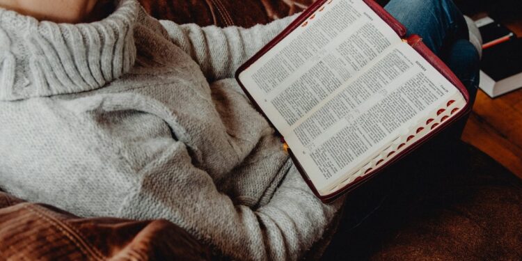 Autor dá dicas para cristãos com TDAH que têm dificuldades de ler a Bíblia e orar
