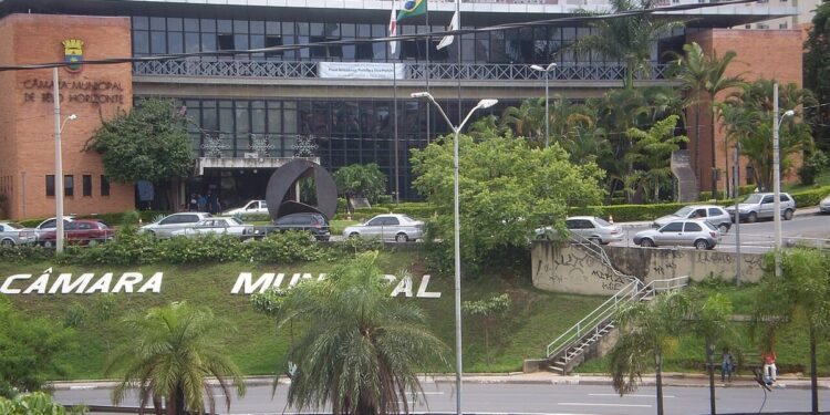 Câmara de BH aprova uso da Bíblia como material complementar em escolas