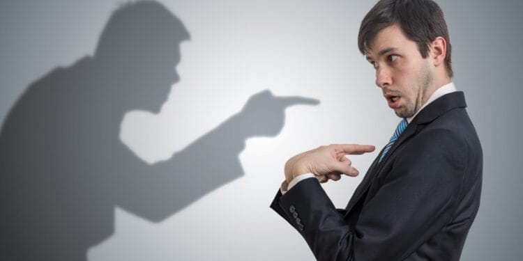 10 versos da Bíblia que confrontam a mentira