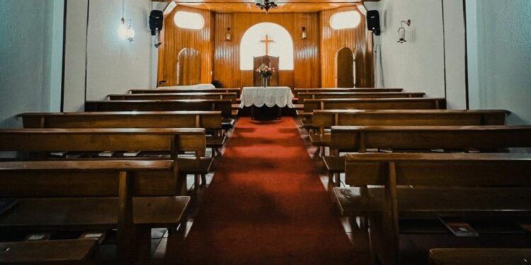 20% dos adultos no mundo deixou fé de sua infância: ‘Pais estão falhando em discipular’