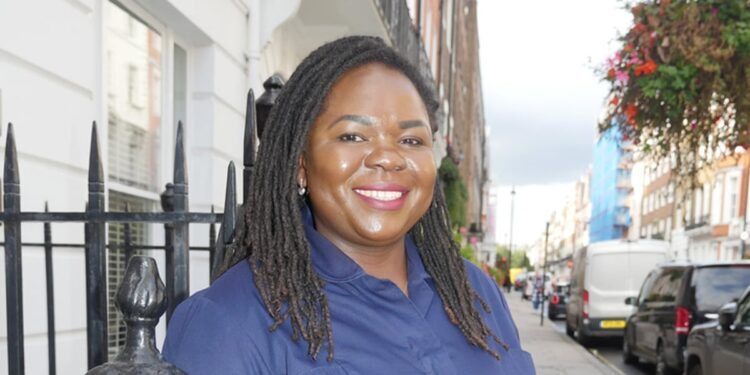 Enfermeira cristã que se negou chamar pedófilo por pronome trans é demitida