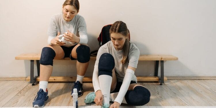 Pais registram queixa após filhas serem punidas por não dividir vestiário com trans