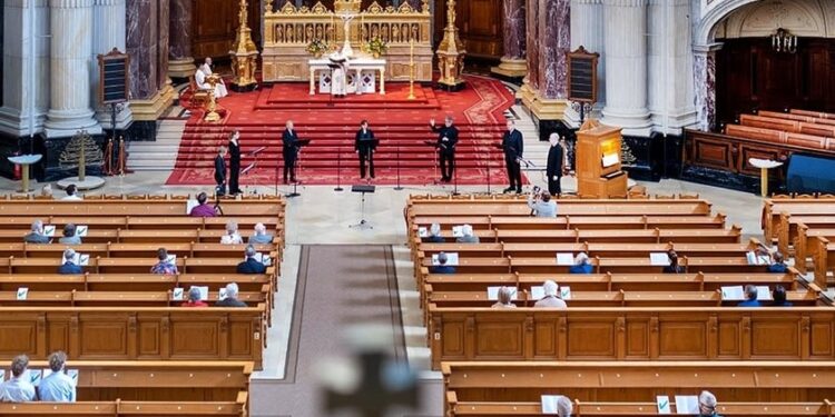 Protestantes e católicos são superados pelos “sem religião” pela primeira vez, na Alemanha