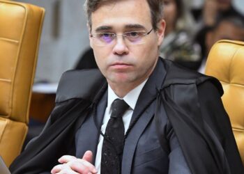 Mendonça diverge em julgamento e vota pela soltura de Collor