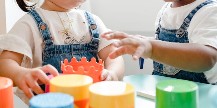 Criança de até 4 anos é expulsa de creche por suposta ‘homofobia’