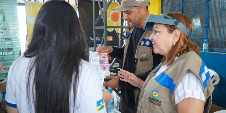 Moradores são atendidos com ação de vigilância em saúde promovida pelo governo de RO, em Porto Velho