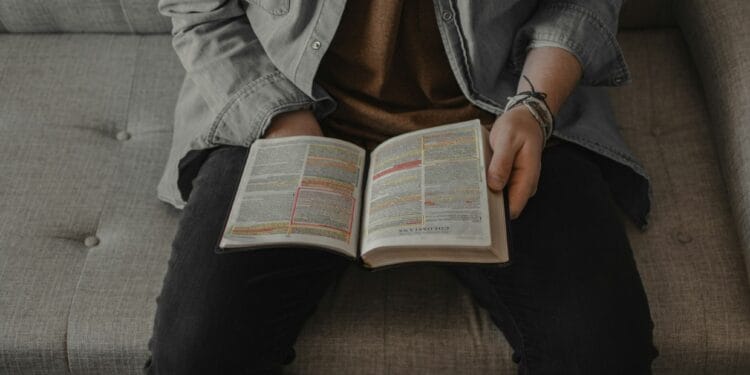 Leitura errada da Bíblia pode arruinar a sua fé antes que você note