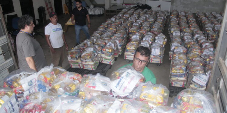 Governo de RO segue apoiando moradores de Porto Velho atingidos pelas cheias; cestas básicas foram enviadas neste sábado para Demarcação