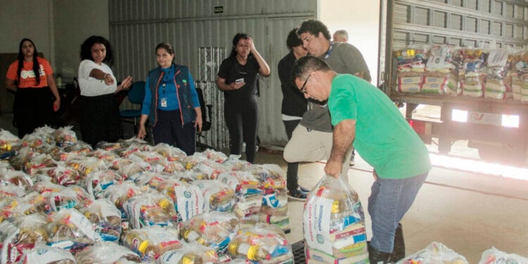 Assistência Social – Governo de RO entrega cestas básicas para famílias do Médio Madeira – Governo do Estado de Rondônia