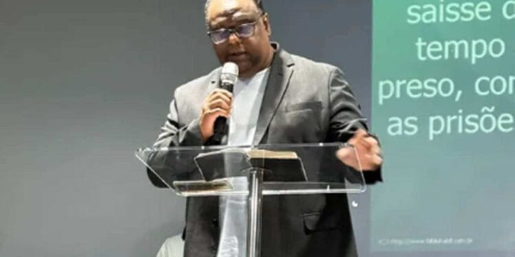 Esteves Jacinto revela que já foi vítima de comentários racistas na igreja