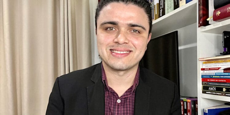 “Igreja Polarizada”: teólogo lança livro que faz alerta aos evangélicos