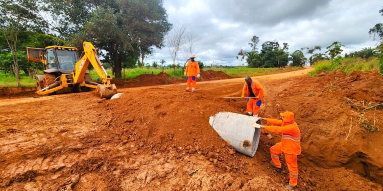Linha 101, que dá acesso a União Bandeirantes, recebe infraestrutura do governo de RO