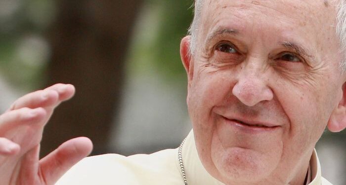 Papa Francisco morreu de AVC e insuficiência cardíaca, diz Vaticano